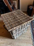 Rieten mand met handvatten en deksel, Ophalen of Verzenden, Zo goed als nieuw