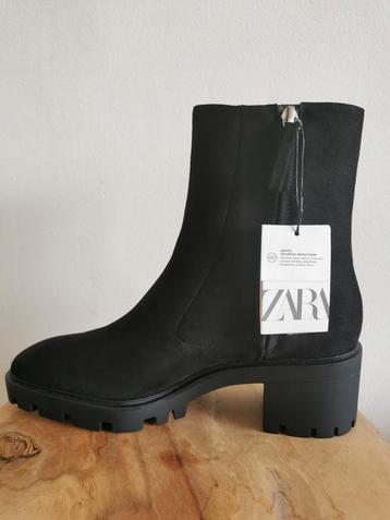 ZARA enkellaarzen met trackzool mt. 39 beschikbaar voor biedingen