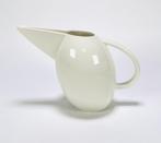 1028. Keramiek schenkkan "Ollie", Kati Tuominen-Niittylä.