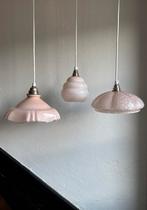 Vintage set 3 roze glazen franse hanglampen sierlijk opaline, Ophalen of Verzenden, Glas, Minder dan 50 cm