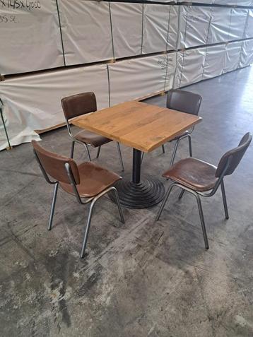 Tafel met 4 stoelen (2x) beschikbaar voor biedingen
