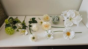 Witte kunst bloemen beschikbaar voor biedingen