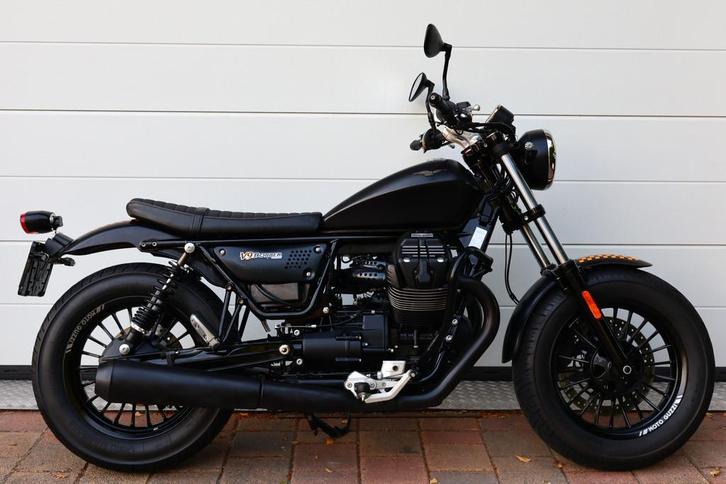 Moto Guzzi V9 BOBBER BLACK EDITION ABS 853cc (bj 2016), Motoren, Motoren | Moto Guzzi, Particulier, Naked bike, meer dan 35 kW