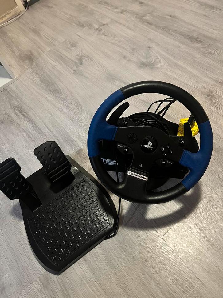 Thrustmaster T150 stuur + pedalen, Spelcomputers en Games, Spelcomputers | Sony PlayStation Consoles | Accessoires, Zo goed als nieuw