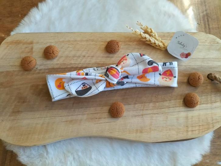Nieuw handgemaakt • Haarband Sint, Kinderen en Baby's, Babymode-accessoires, Nieuw, Ophalen of Verzenden