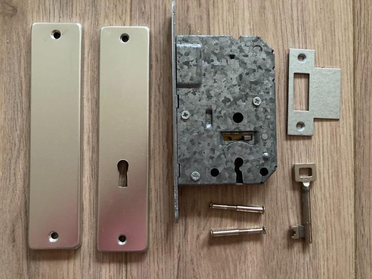 Deurbeslag met slot - Nemef, Doe-het-zelf en Verbouw, Hang- en Sluitwerk, Gebruikt, Slot, Chroom, Ophalen of Verzenden