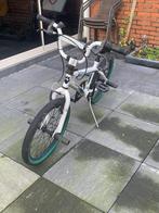 Te koop: 2 kinderfietsen – BMW fiets & crossfiets, Fietsen en Brommers, Fietsen | Crossfietsen en BMX, Ophalen of Verzenden, Zo goed als nieuw