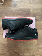 SB Dunk Low Black Pigeon Engraved (1 of 250), Ophalen of Verzenden, Nieuw, Zwart