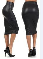 R3 lange zwart en rode kunstleren rok, maat XL tot 3XL, Zwart, Maat 46/48 (XL) of groter, Nieuw, Ophalen of Verzenden