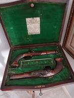 Antiek set vuursteen pistolen pistool met kist, Verzamelen, Geenidee@gmail.com, Overige soorten, Ophalen of Verzenden, Geen idee
