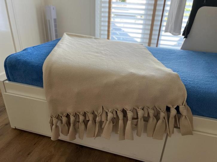 Plaid 1.90 x 1.40 cm met franje afgewerkt (1 kleur: beige), Huis en Inrichting, Woonaccessoires | Plaids en Woondekens, Gebruikt
