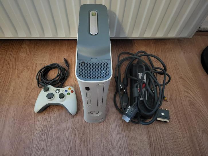 Xbox 360 + 1 controller, Spelcomputers en Games, Spelcomputers | Xbox 360, Gebruikt, 20 GB, 360 Arcade of Core, Met 1 controller