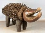 250932 Groot Afrikaans Bakongo Nkisi Nkondi hond uit Kongo, Antiek en Kunst, Ophalen of Verzenden