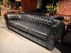 Stoere Vintage Chesterfield 4 zits Bank, Gebruikt, Stoer vintage, Rechte bank, 200 tot 250 cm