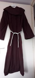 Verkleedpak pater, Ophalen