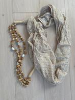 Beige sjaal met houten ketting eraan van Mickey London, Mickey London, Verzenden, Zo goed als nieuw, Sjaal