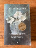 Jan Siebelink - Knielen op een bed violen, Boeken, Gelezen, Jan Siebelink, Ophalen of Verzenden, Nederland