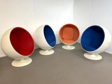 Vintage replica ball chairs naar Eero Aarnio, jaren 90 beschikbaar voor biedingen