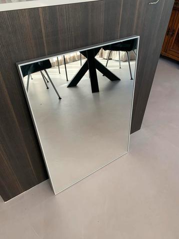 Badkamerspiegel met aluminium omlijsting 60x80 cm beschikbaar voor biedingen