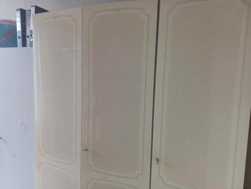 Gratis kleding kast 