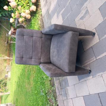 Eettafel stoelen beschikbaar voor biedingen