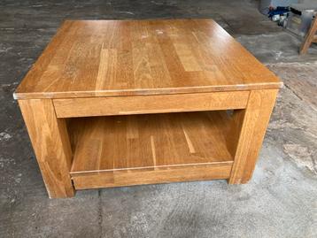 Houten Salontafel Vierkant Vintage beschikbaar voor biedingen