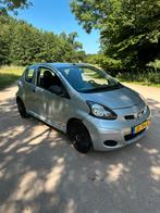 Toyota Aygo 1.0 12V Vvt-i 3DRS MMT 2011 Grijs, Voorwielaandrijving, Euro 5, Stof, Zwart
