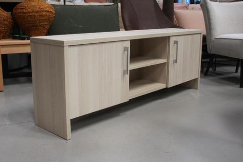Mooie licht tv-meubel dressoir kast met 2 deuren 140 cm., Huis en Inrichting, Kasten | Televisiemeubels, Zo goed als nieuw, Minder dan 100 cm