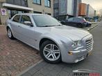 Chrysler 300C 2.7 V6 leer navi 195.000km nap, Auto's, Chrysler, Automaat, Origineel Nederlands, Euro 4, Zilver of Grijs
