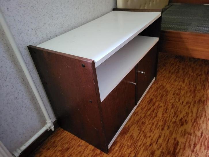 Vintage TV Kastje met Opbergruimte, Huis en Inrichting, Kasten | Dressoirs, Gebruikt, 100 tot 150 cm, 25 tot 50 cm, Met deur(en)
