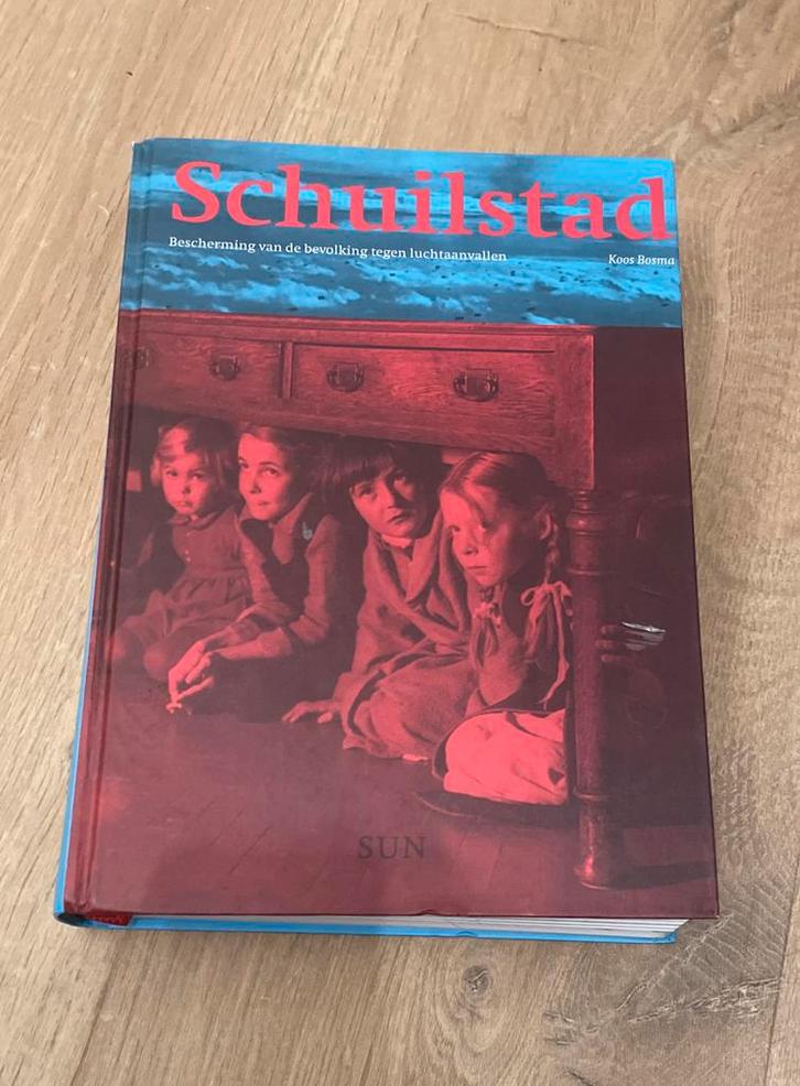 Schuilstad - Luchtaanvallen Bescherming WOII, Boeken, Oorlog en Militair, Zo goed als nieuw, Algemeen, Tweede Wereldoorlog, Ophalen of Verzenden