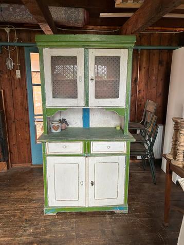 Vintage Buffetkast met karakter beschikbaar voor biedingen