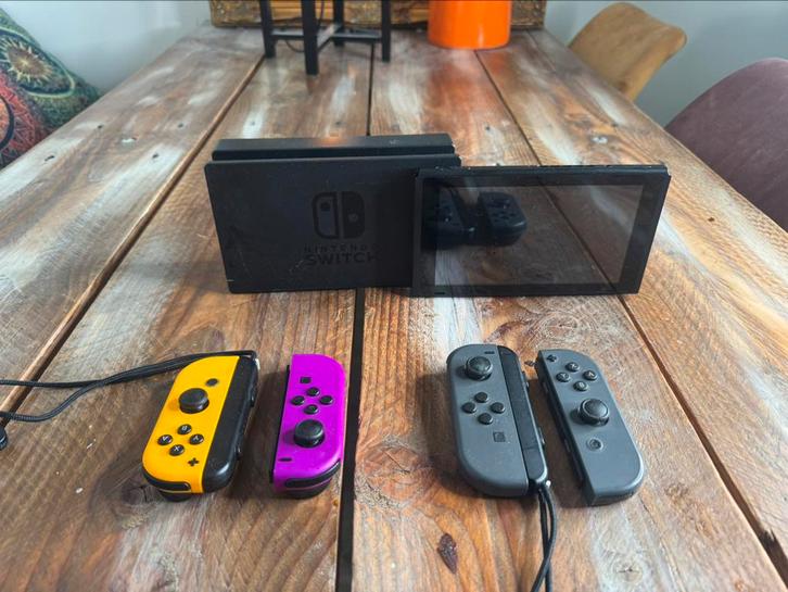 Nintendo Switch – 4 controllers – Zonder oplader en games, Spelcomputers en Games, Spelcomputers | Nintendo Switch, Gebruikt, Switch Original