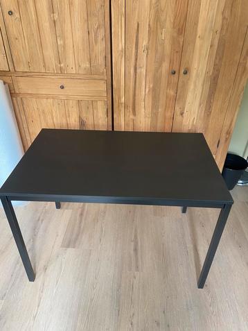 Tafel zwart Ikea  110x67x74 cm beschikbaar voor biedingen
