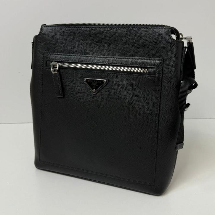 Prada Bandoliera Saffiano travel schoudertas | Zeer nette st, Sieraden, Tassen en Uiterlijk, Tassen | Schoudertassen, Zo goed als nieuw