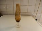 vaasje, kristal, glas, oud, met mooie voet, Antiek en Kunst, Ophalen of Verzenden