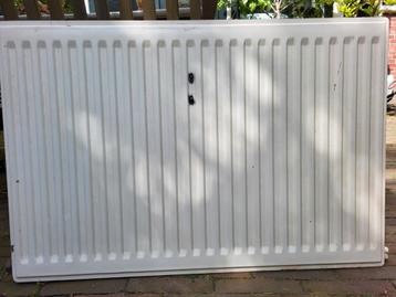 Witte radiator, 90x61cm beschikbaar voor biedingen