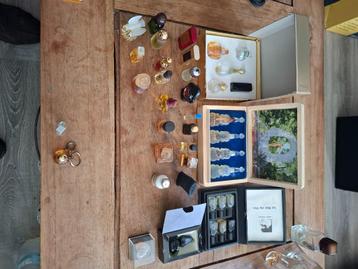 Parfum miniatuur  beschikbaar voor biedingen