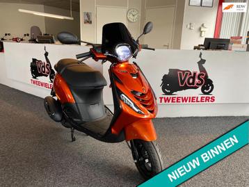 Piaggio McLaren ORANJE ALPHA LED E5 NIEUW BETAAL MET in3 beschikbaar voor biedingen