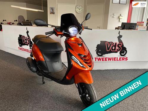 Piaggio McLaren ORANJE ALPHA LED E5 NIEUW BETAAL MET in3, Fietsen en Brommers, Scooters | Piaggio, Gebruikt, Overige modellen