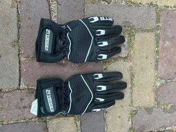 BBB fietshelm camelbag handschoenen beschikbaar voor biedingen