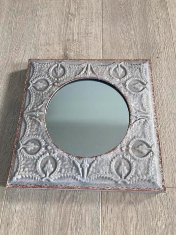 Vierkant metaal ornament 30 x 30 cm met spiegel beschikbaar voor biedingen