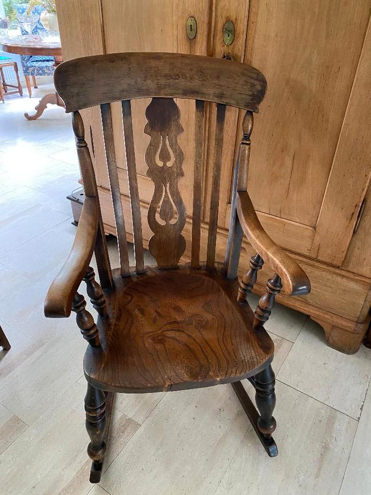 Antieke Engelse Schommelstoel Vruchtenhout Ca. 1880, Antiek en Kunst, Antiek | Meubels | Stoelen en Banken, Ophalen