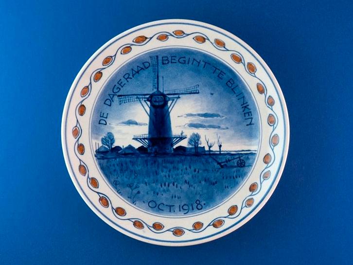 Porceleyne Fles 1918 De Dageraad 18cm (8) Oranje WO-1, Antiek en Kunst, Antiek | Wandborden en Tegels, Ophalen of Verzenden