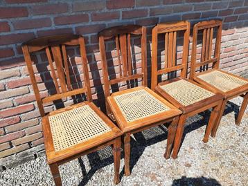 Massief eiken antieke stoelen. Meer dan 100 jaar oud.  beschikbaar voor biedingen