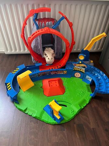 Hot Wheels Baan + 2 Auto's beschikbaar voor biedingen