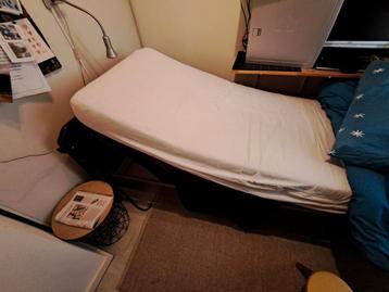 Elektrisch bed Aveko met papagaai en beugel verzorgingsbed beschikbaar voor biedingen