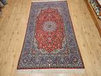 Vintage handgeknoopt perzisch tapijt isfahan 258x140, Info@SlatsAntiek.nl, 100 tot 150 cm, Perzisch, 200 cm of meer