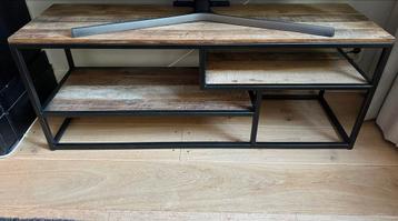 Industriële TV meubel met metalen frame beschikbaar voor biedingen