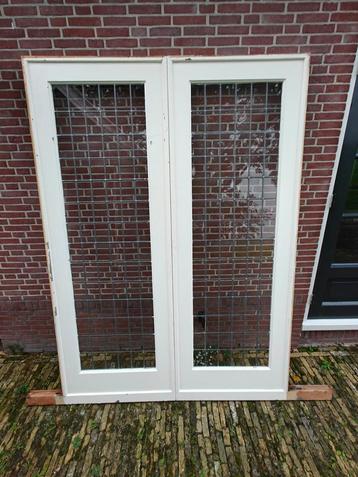 Zeer bijzondere landelijke ensuite glas in lood schuifdeuren beschikbaar voor biedingen